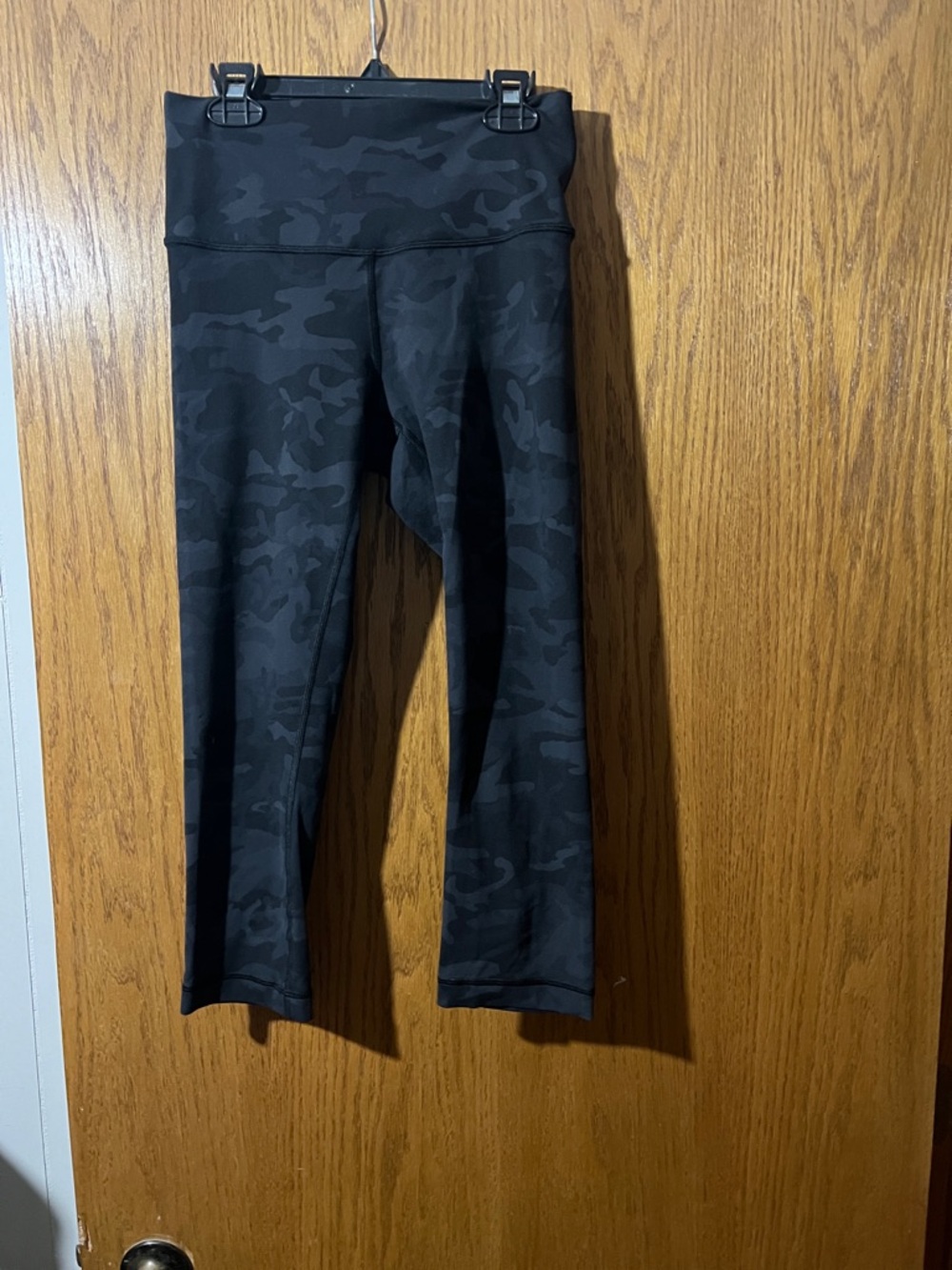 High-Waist Black Camo Cropped Leggings